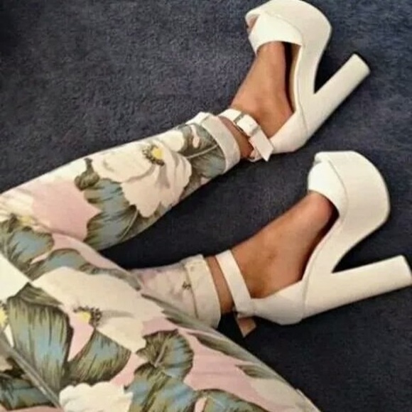 Meet your Posher, Claudia - Picture 1 of 1